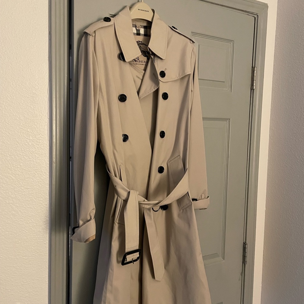 Burberry Women's Kensington Trench Coat